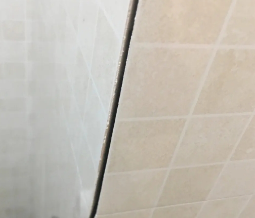 湘桥瓷砖空鼓维修公司分享阳台瓷砖脱落的修复过程可以分为以下几个步骤
